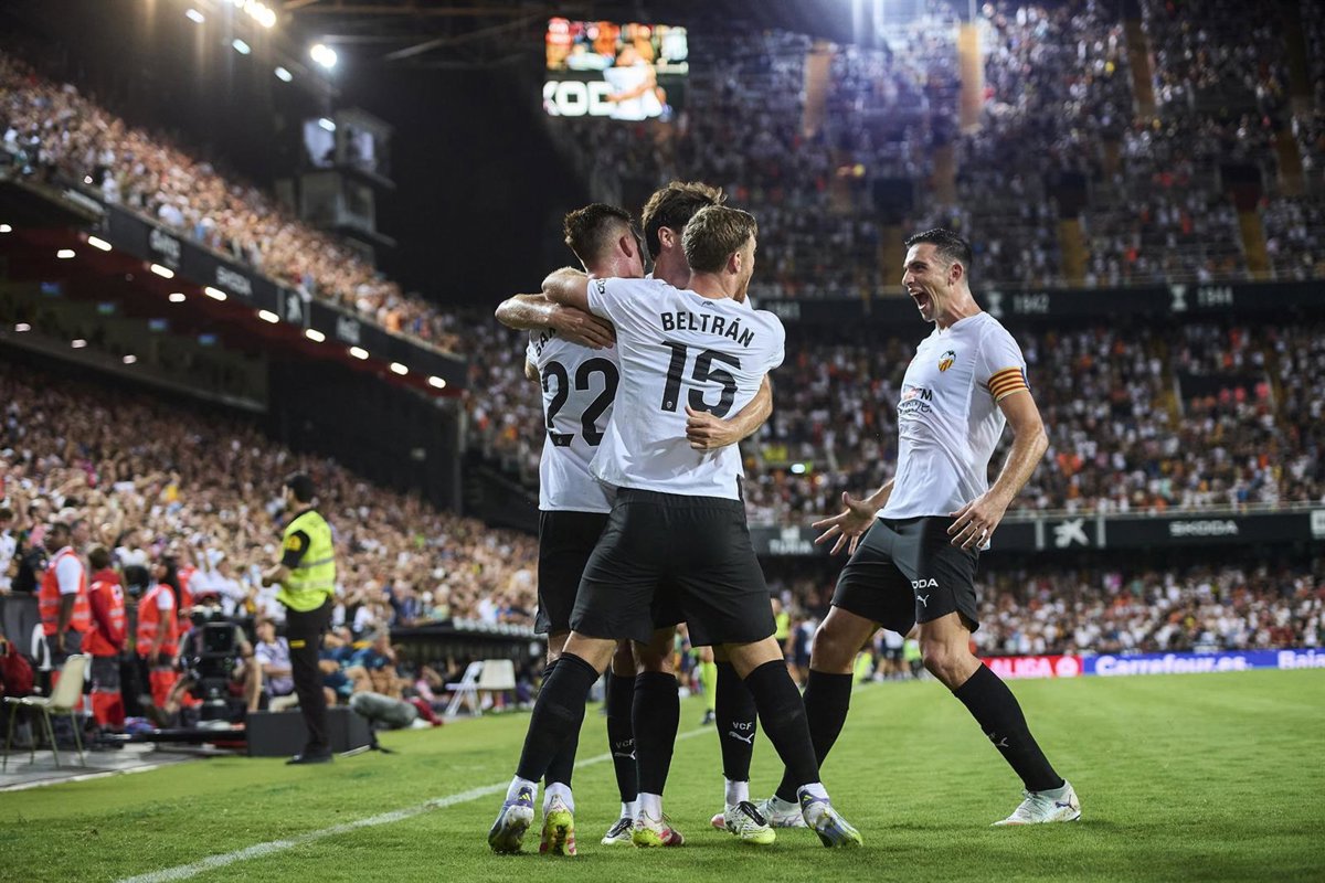 Valencia supera a un Athletic que no encuentra el gol, y Sevilla celebra con Alexis Sánchez.