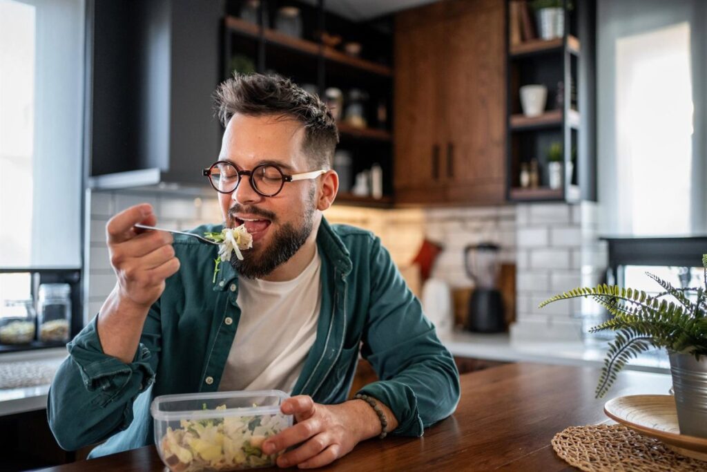 ¿Buscas dejar el alcohol? Estos alimentos pueden ser tu mejor aliado.