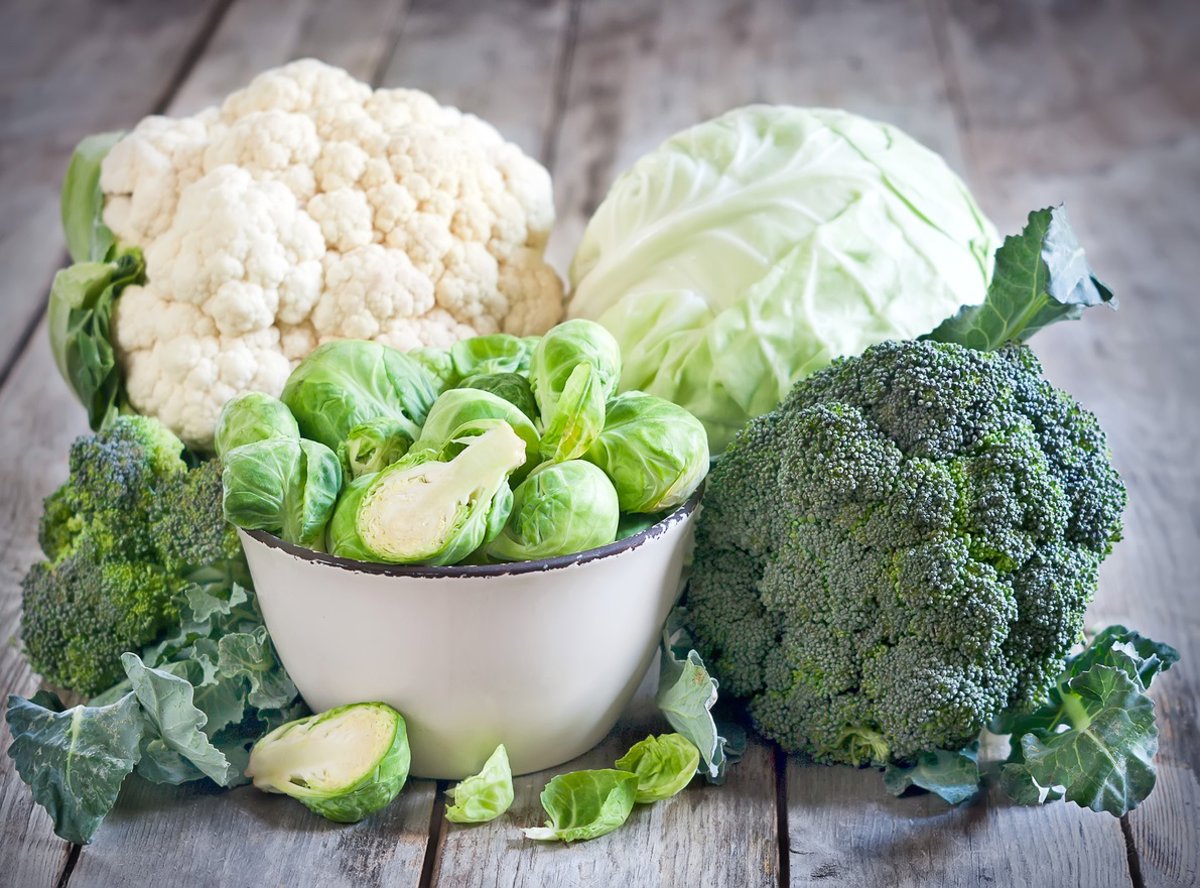 ¿Te asustan el brócoli, el repollo y la coliflor? Estos beneficios para tu salud podrían hacerte verlos de otra manera.