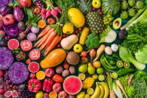 ¿Un aliado contra el cáncer en tu dieta? Estas frutas y verduras de colores lo tienen escondido.