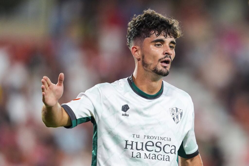 El Huesca solicita la suspensión de su partido contra la Real Sociedad B debido a un virus gastrointestinal.