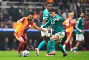 El Liverpool sucumbe en Turquía y el Chelsea arruina el regreso de Mourinho a Stamford Bridge.