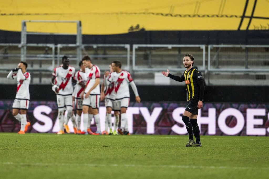 El Rayo logra un empate europeo con un penalti en el 103'