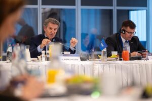 Feijóo apoya la decisión de las CCAA del PP de no enviar a Sanidad datos sobre cribados de cáncer.