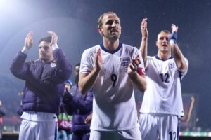 Inglaterra, primera selección europea en clasificar para el Mundial en una noche amarga y histórica para Cristiano Ronaldo