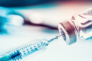 La OMS sugiere vacunar contra la gripe aviar a poblaciones vulnerables en fases interpandémicas y de emergencia.