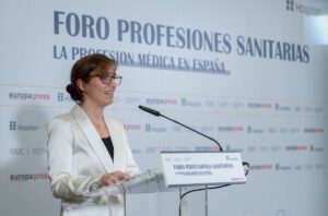 Mónica García advierte que llevará el asunto a los tribunales si no se establece el registro de objetores al aborto en Madrid en un mes.