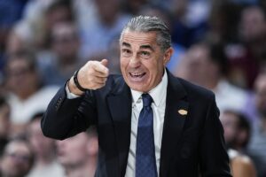 Todos deben contribuir en defensa para lograr un equipo cohesionado