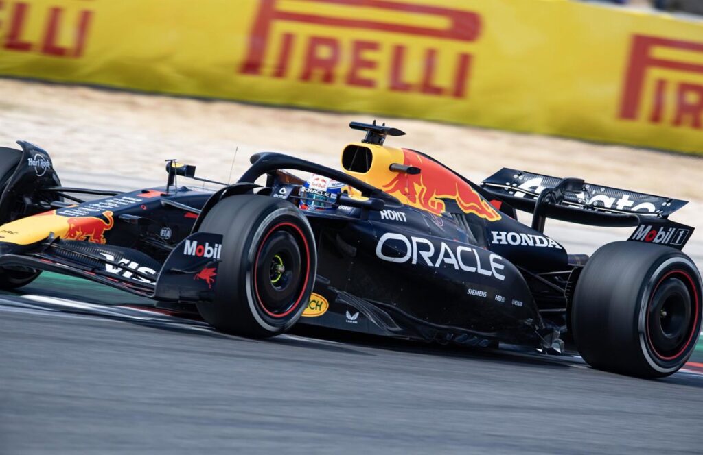 Verstappen se lleva la victoria en el primer asalto, mientras que Alonso deslumbra en Austin.