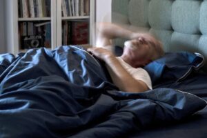 ¿Es inevitable dormir peor al hacerse mayor? Lo que revela la ciencia sobre el sueño en personas mayores de 60 años.