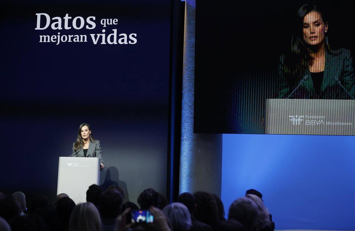 La reina Letizia subraya que potenciar al máximo los datos mejora las intervenciones en salud.