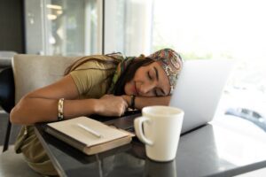 ¿Mito viral o estrategia efectiva? El café antes de la siesta para potenciar energía y concentración.