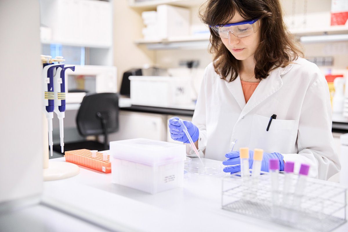 El ECDC advierte sobre un récord histórico de infecciones por 'Listeria' con 3.041 casos en Europa en 2024.