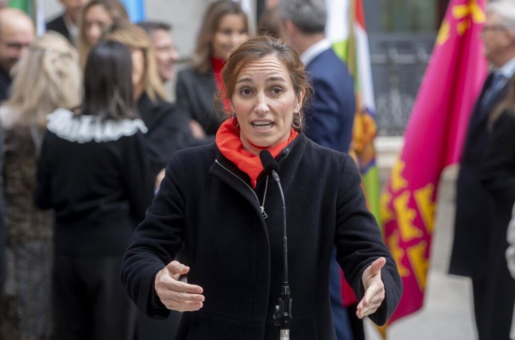 Mónica García presenta una nueva regulación para 2026 que restringirá la colaboración público-privada en el sector sanitario.
