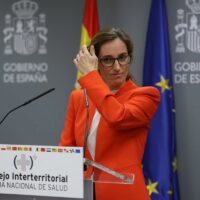 Sanidad y sindicatos evaluarán la continuidad del nuevo Estatuto Marco tras la solicitud de las CCAA del PP para su retirada.