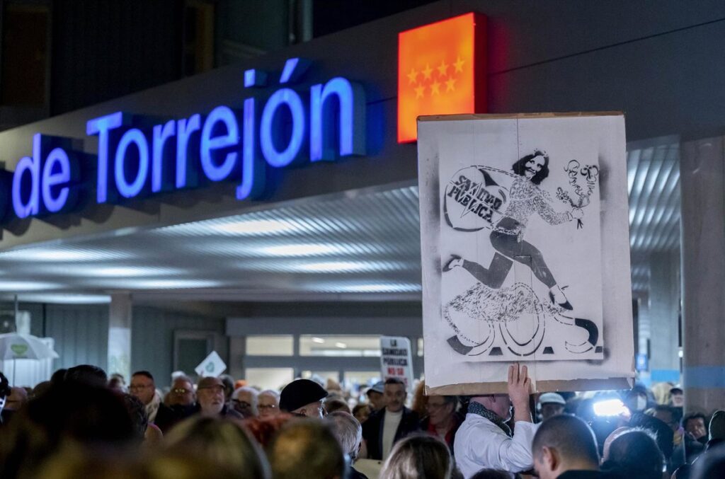 La FADSP alerta sobre la privatización del Sistema Nacional de Salud mediante convenios con empresas privadas.