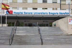 Salvan la pierna de un niño con tumor óseo mediante una tibia de donante adulto y técnicas 3D e infrarrojas