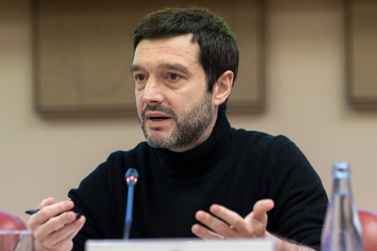 Bustinduy califica de "urgente" la regulación de la publicidad de alimentos poco saludables dirigida a niños.