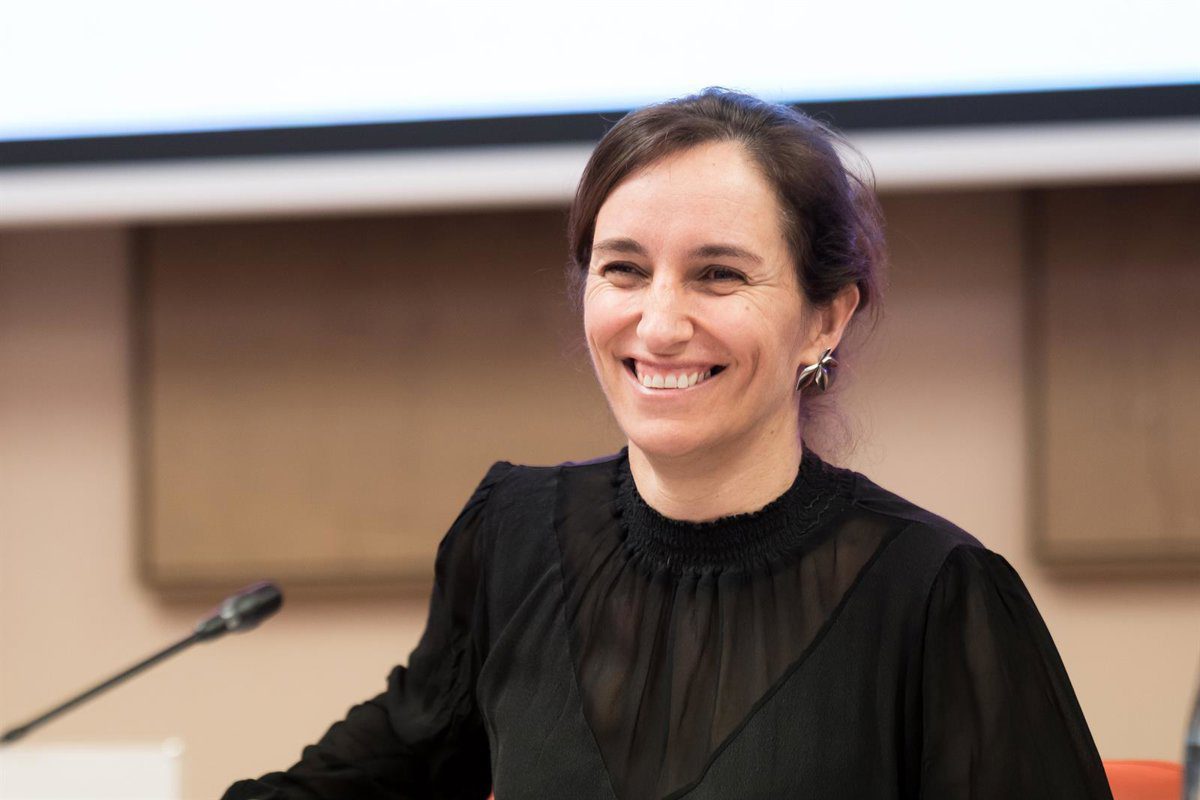 Mónica García advierte a Ayuso sobre la posible inhabilitación si no establece el registro de objetores al aborto.