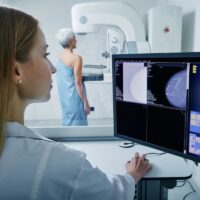 Oncólogo afirma que los datos de pacientes y la IA están revolucionando la investigación clínica.