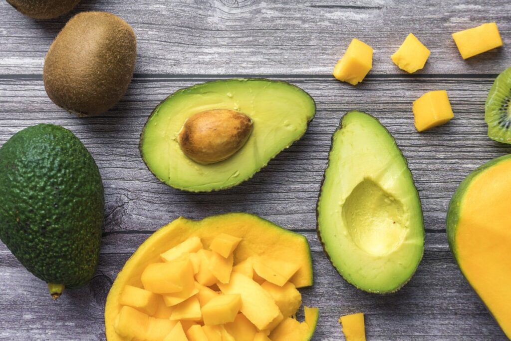 Razones para incluir mango y aguacate en tu dieta diaria