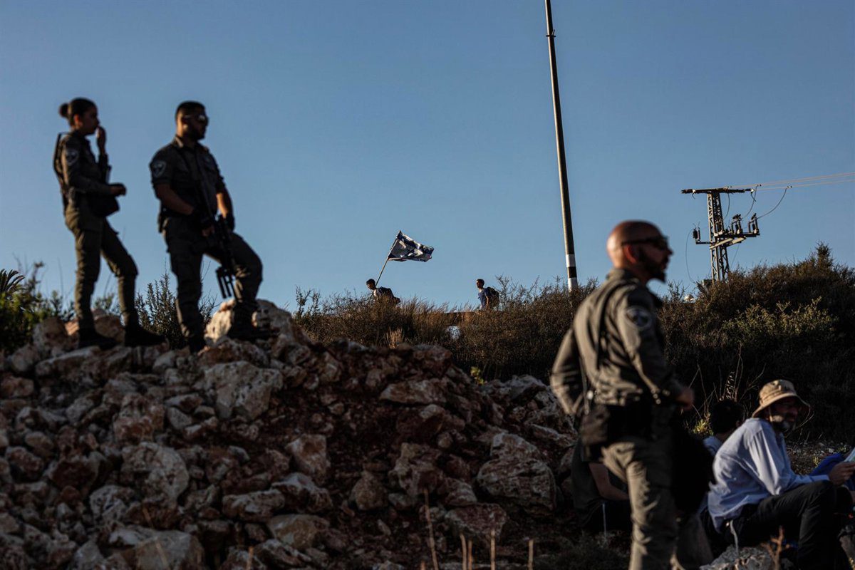 Cuatro palestinos heridos en recientes ataques de colonos israelíes en Cisjordania: Últimas Noticias y Análisis