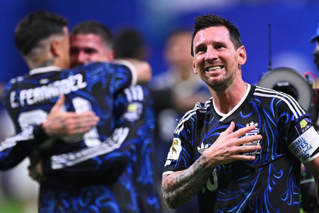 Messi se obsequia una trilogía de Mundiales.
