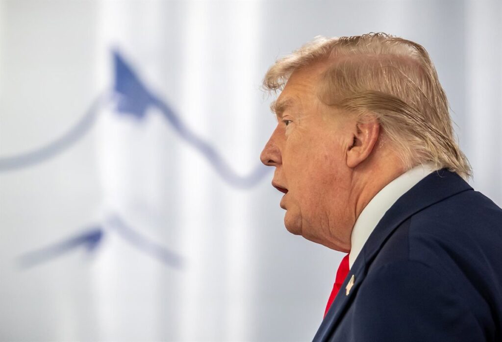 Trump se Reúne con Irán para Reanudar Conversaciones, Advierte que el Alto el Fuego "Ha Terminado"