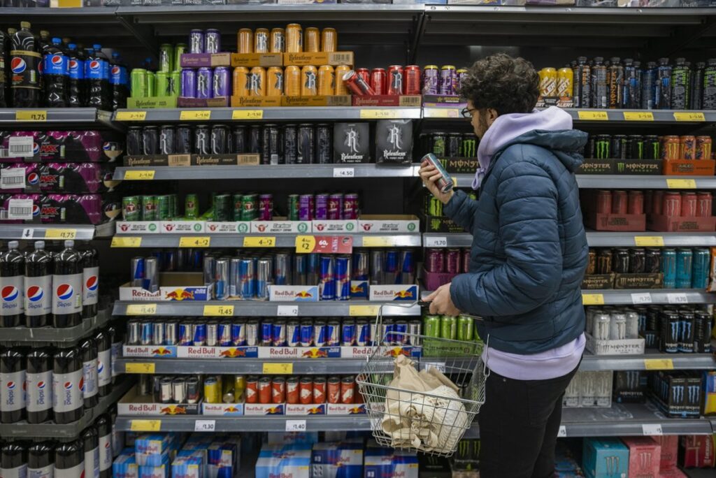 Baleares multará con hasta 60.000 euros la venta de bebidas energéticas a menores de edad
