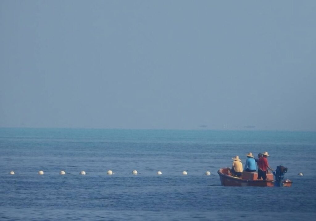 China denuncia a Filipinas por "violar su soberanía" tras avistamiento de aeronaves en aguas en disputa