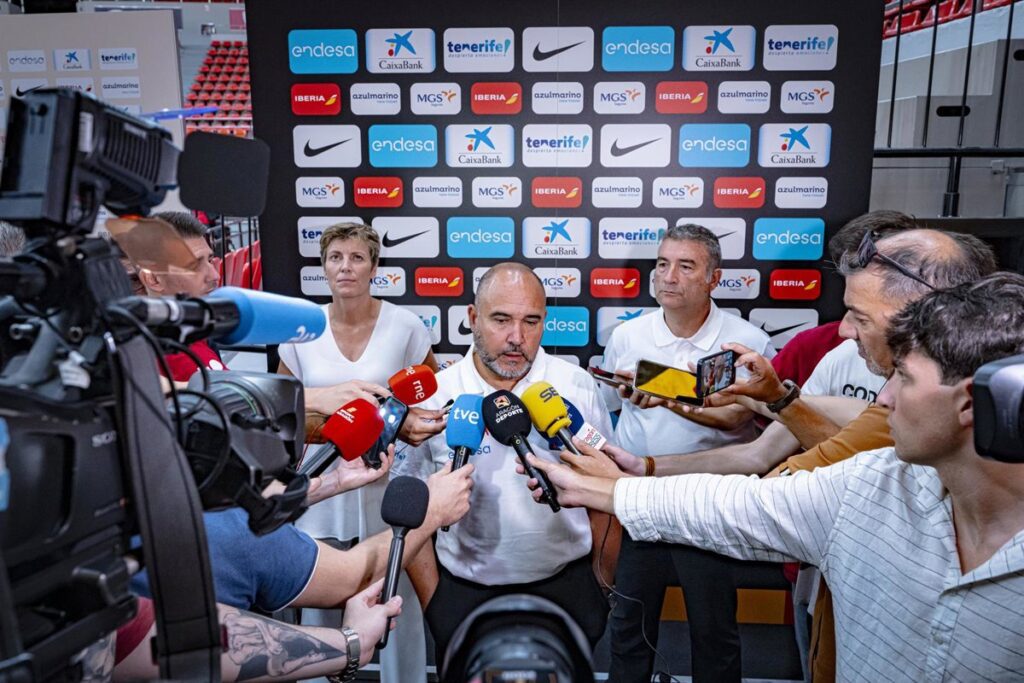 Chus Mateo: "Somos un equipo joven con gran energía y ambición por clasificar al Mundial"