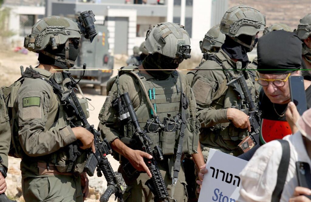 Detienen a Palestino por Apuñalamiento "Terrorista" a Colonos en Cisjordania: Últimas Noticias