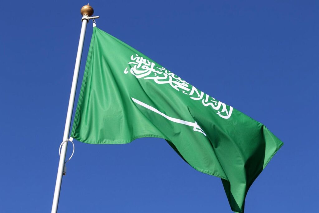 Hutíes Confirman Ataque a Petrolero en Yanbu, Arabia Saudita: Últimas Noticias