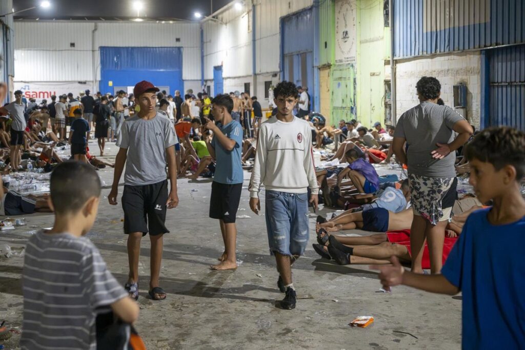 Más de 4.800 Menores Migrantes en la Barriada Ceutí: Informe de la Asociación de Vecinos del Príncipe
