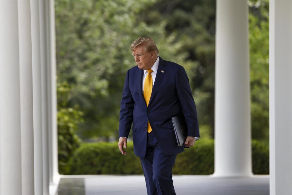 Trump Asegura que el Estrecho de Ormuz Está Libre de Minas y Advierte a Irán Sobre Consecuencias de Nuevos Ataques