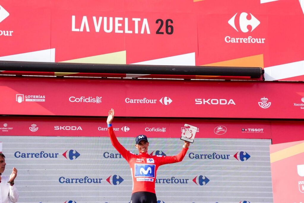 Eddie Dunbar triunfa en la etapa 19 de La Vuelta, mientras Enric Mas mantiene su camiseta roja en Peñas Blancas.