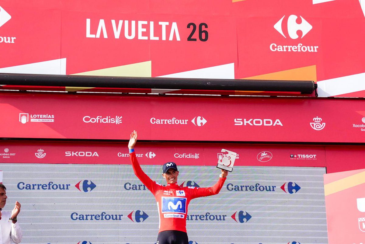 Eddie Dunbar triunfa en la etapa 19 de La Vuelta, mientras Enric Mas mantiene su camiseta roja en Peñas Blancas.