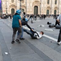 El Ministro de Defensa Italiano Advierte sobre la 'Guerra Híbrida' Externa Detrás de los Disturbios