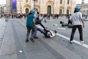 El Ministro de Defensa Italiano Advierte sobre la 'Guerra Híbrida' Externa Detrás de los Disturbios