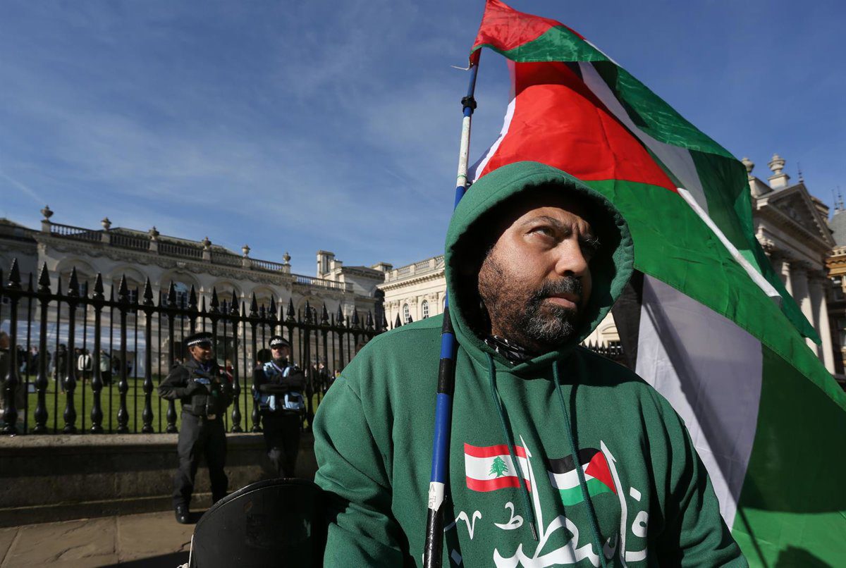 La Policía Británica Solicita a Estudiantes Reprogramar Movilización por Gaza Debido al 7-O