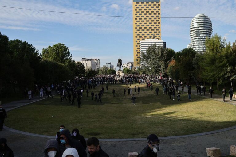 Las Protestas en Albania: Tensión Disminuye Tras Recientes Incidentes